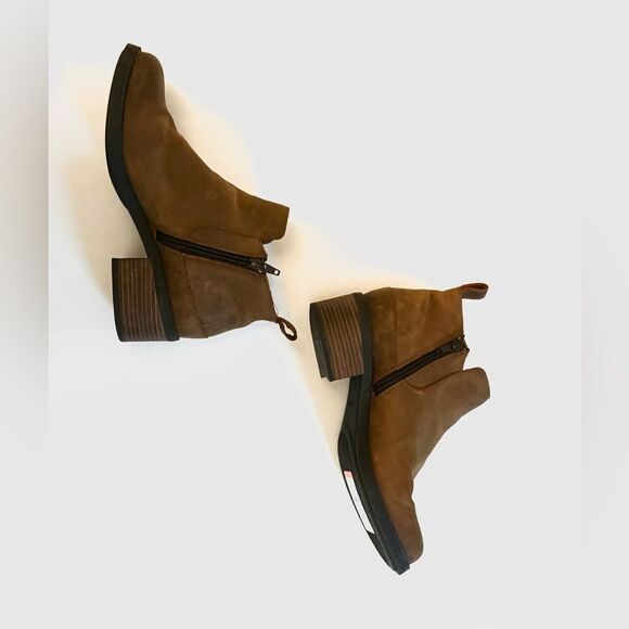 CLARKS women's memi zip ankle boot in dark tan - Picture 6 of 10